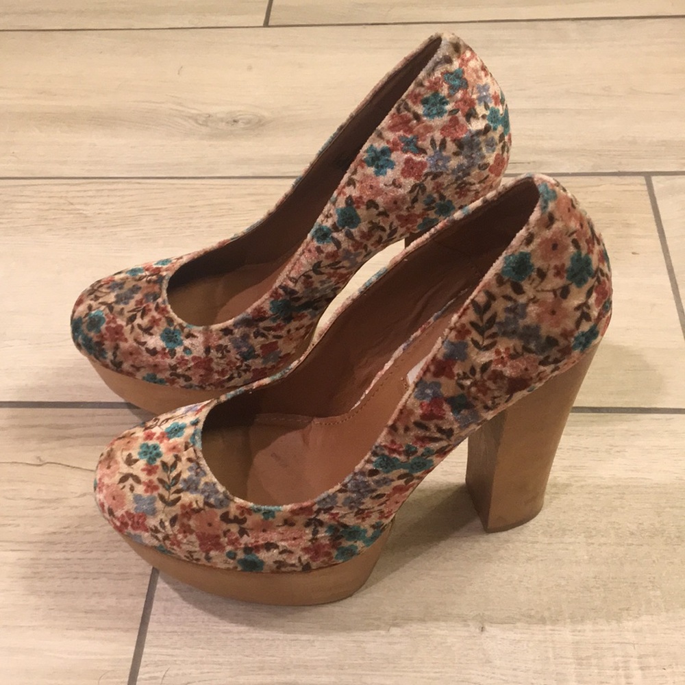Steve Madden Cheeky Velvet Heels - Picture 2 of 7